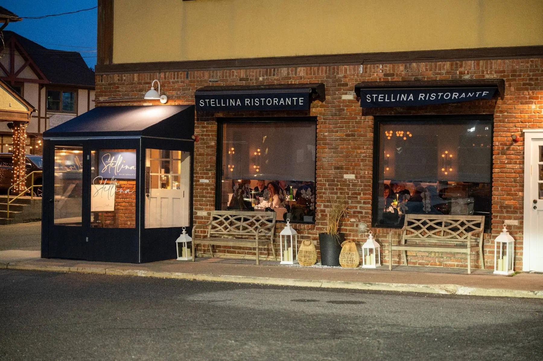 Stellina on South Street after dark